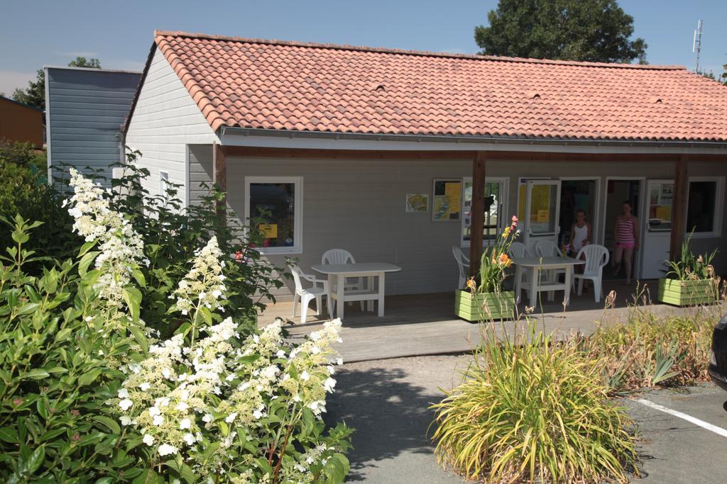 מלון Saint-Valérien Camping Des Rulieres מראה חיצוני תמונה
